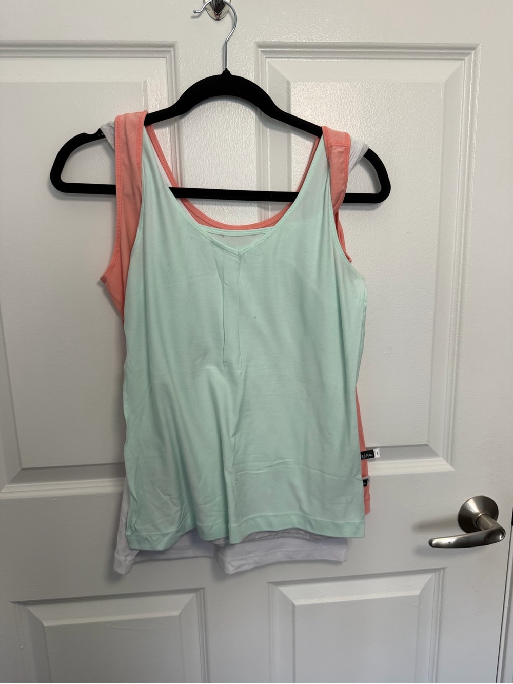 4 Women's Scoop Neck Tank Tops